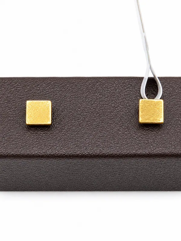 Square nail