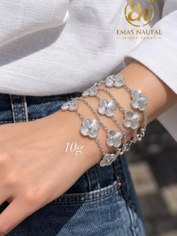 Rantai tangna bunga clover with rhodium